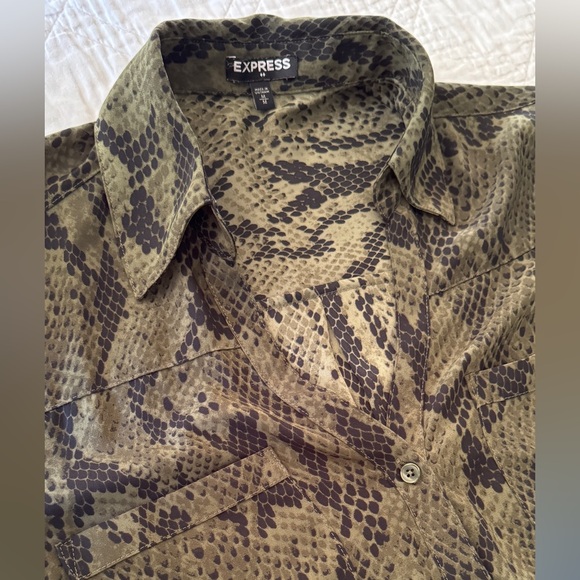 EXPRESS Snake Print V-Neck Blouse - Picture 2 of 8